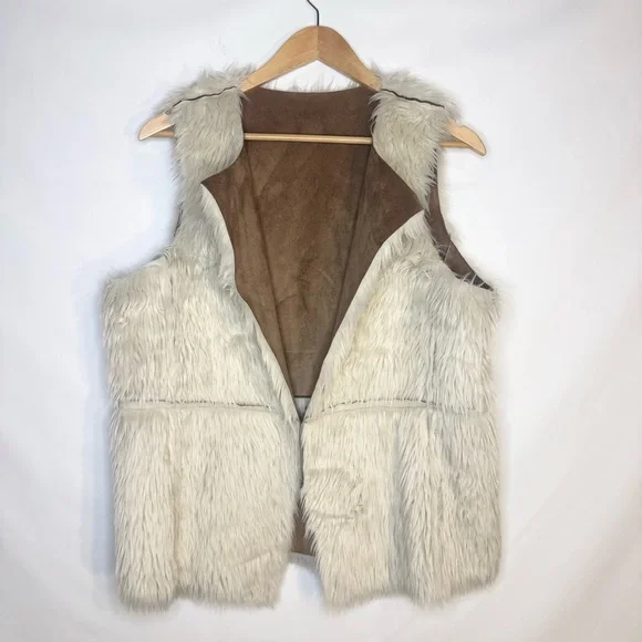 Hollister Tan Faux Suede Vest with Cream Faux Fur Lining Size Large - Picture 6 of 6